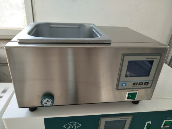 Ruostumattoman teräksen laboratorion vesihuone