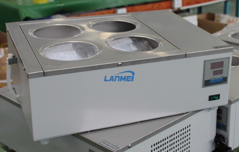 Laboratorio 4 reikiä Termostaattinen digitaalinen vesihuone