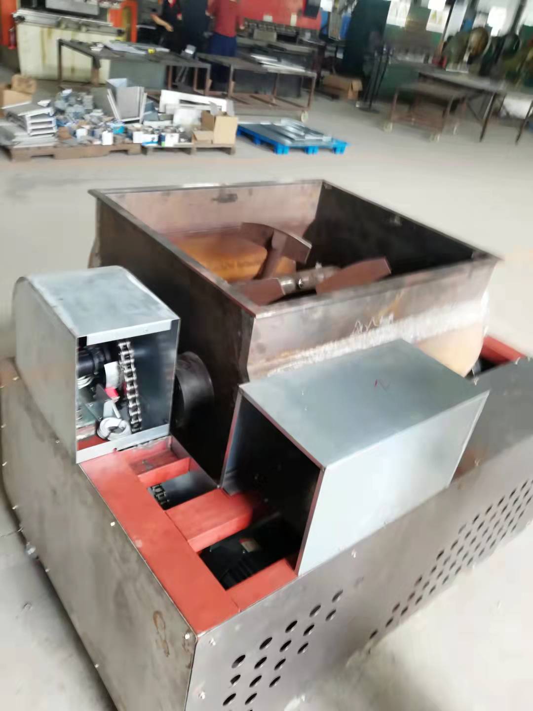 Betonitestauslaitteet